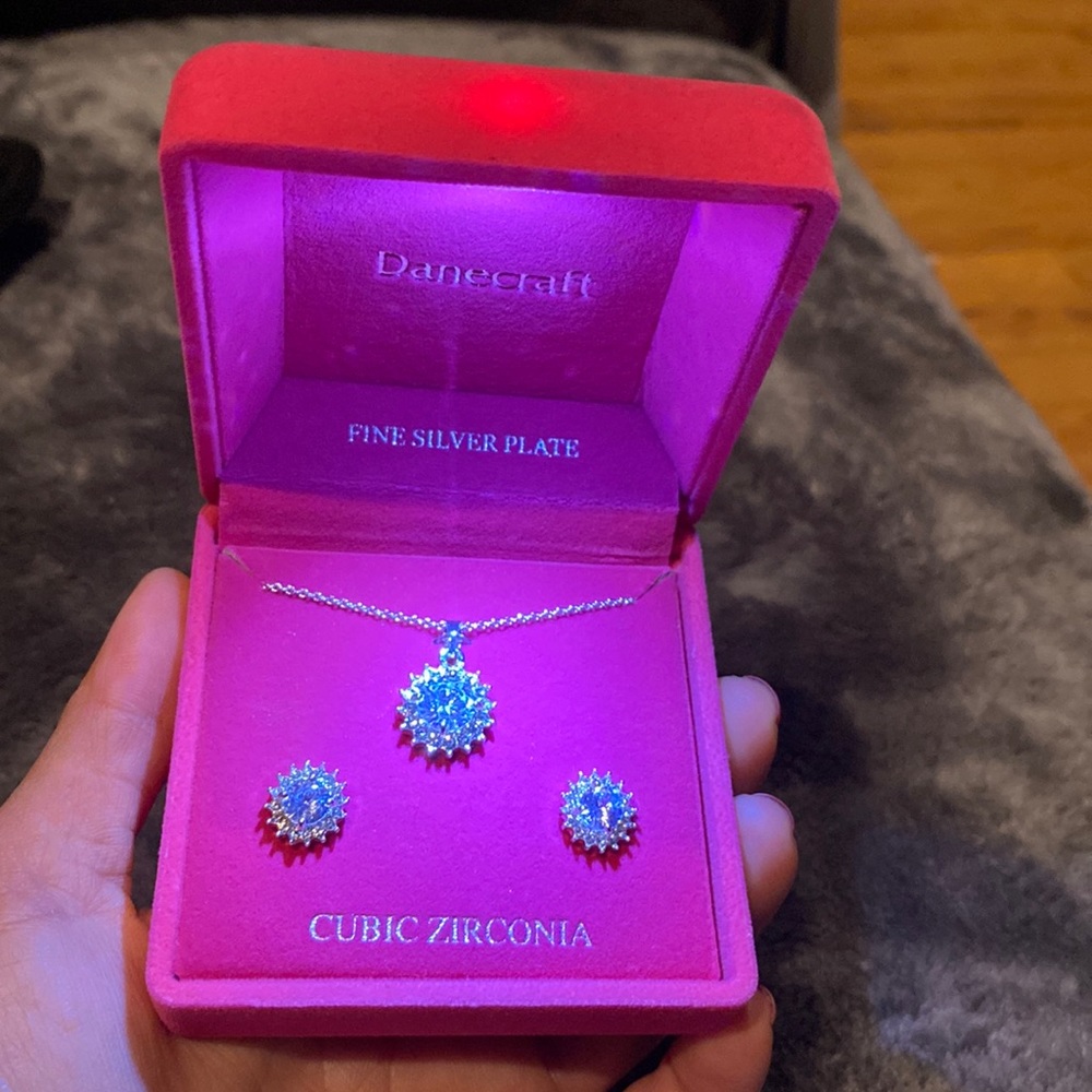 Necklace and earring set